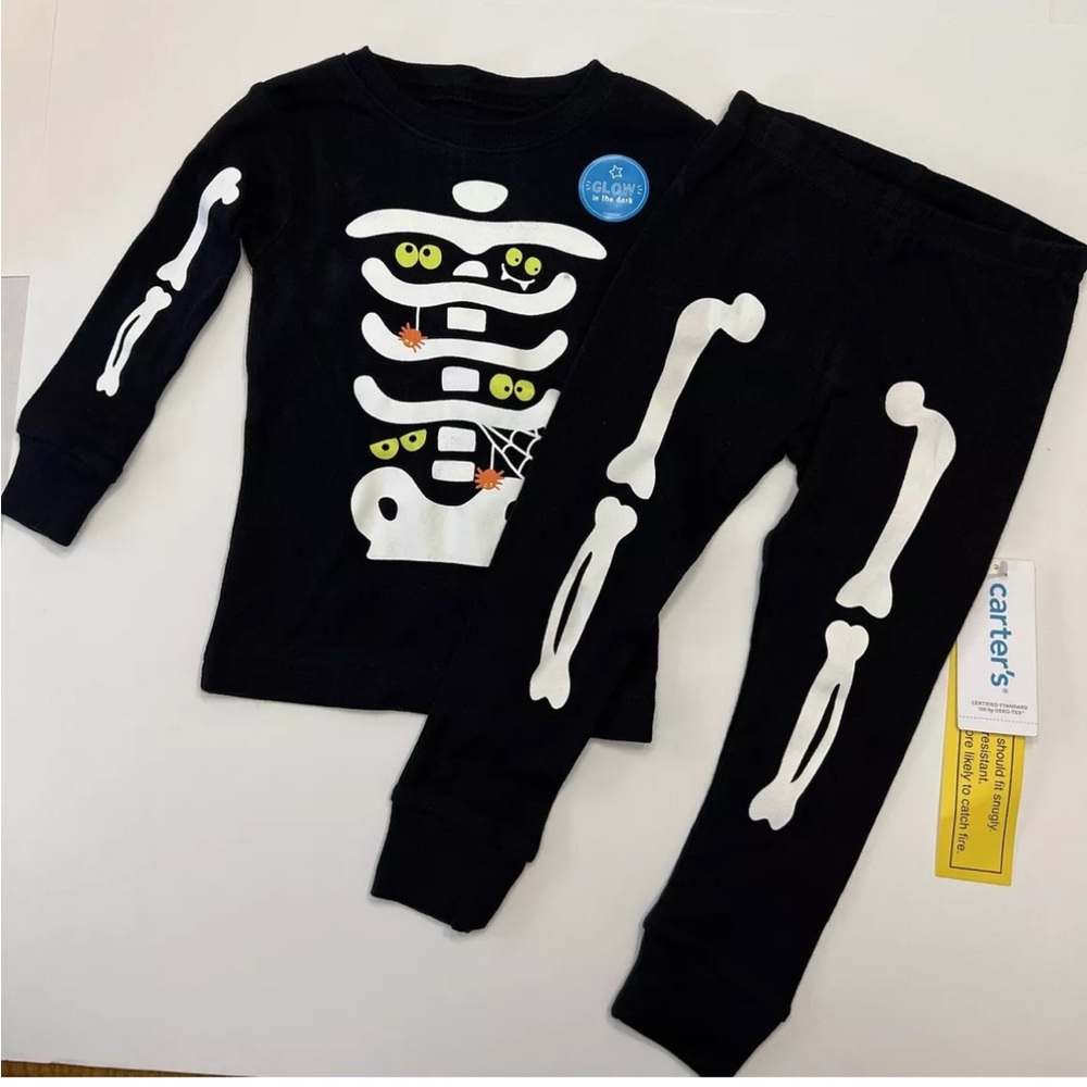 Carter’s 18 month Glow in the Dark Halloween Pajamas PJs Skeleton unisex